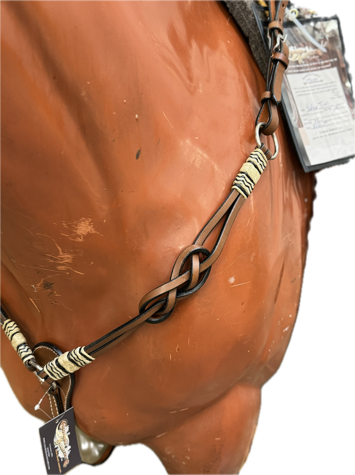 Anudado con cuello de pecho de cuero crudo