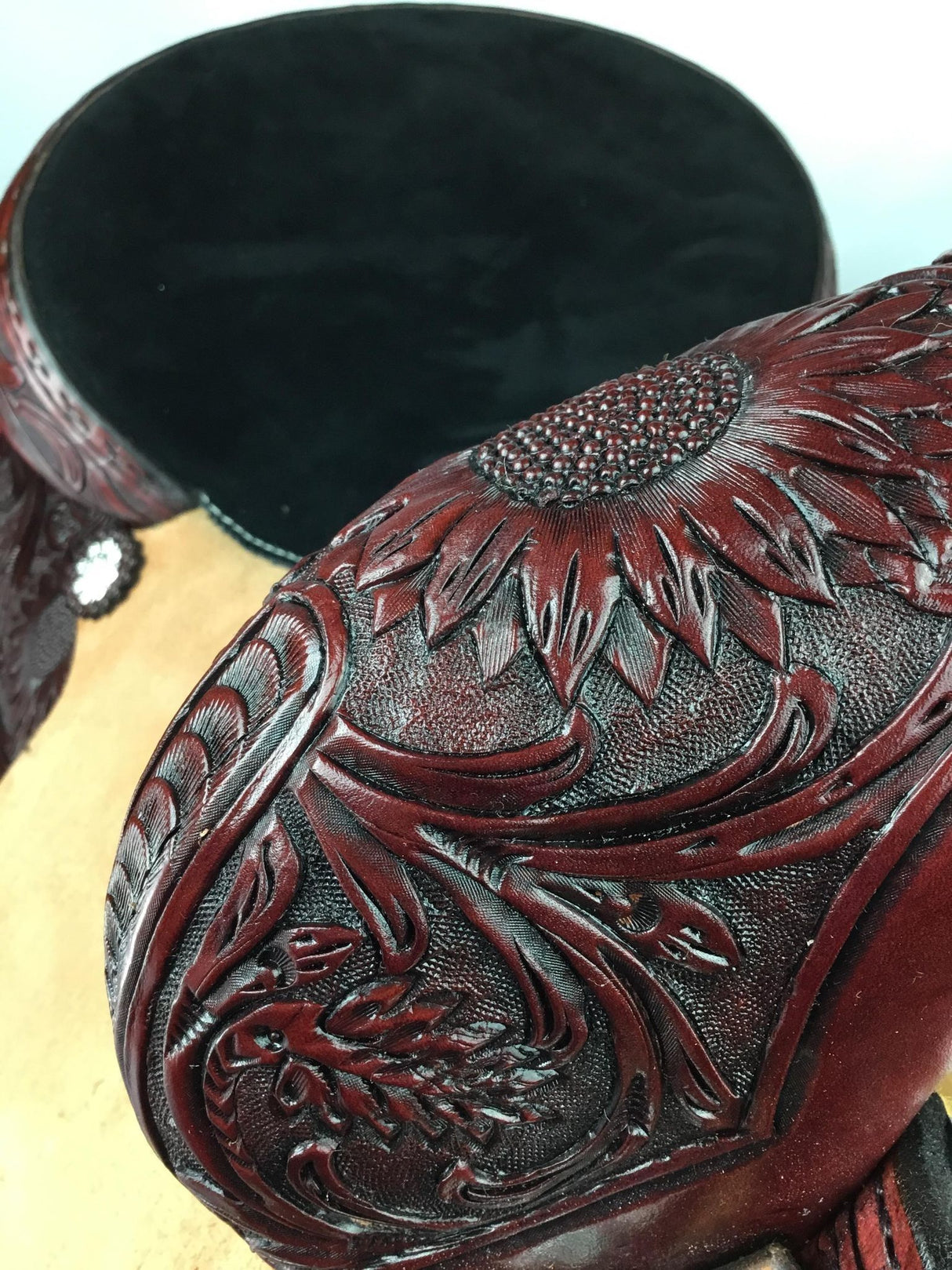 15.5" Sunflower Barrel Saddle