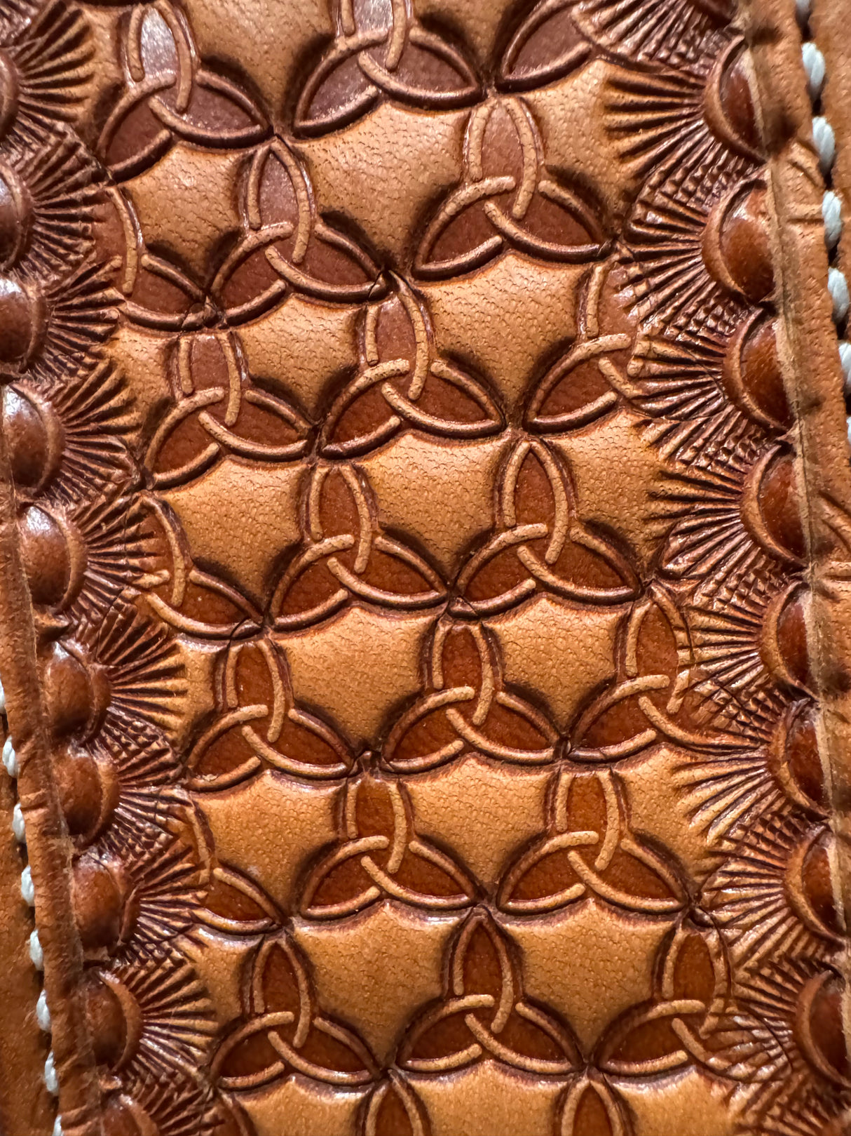 Cuello de pecho con estampado de copo de nieve en todo su perímetro