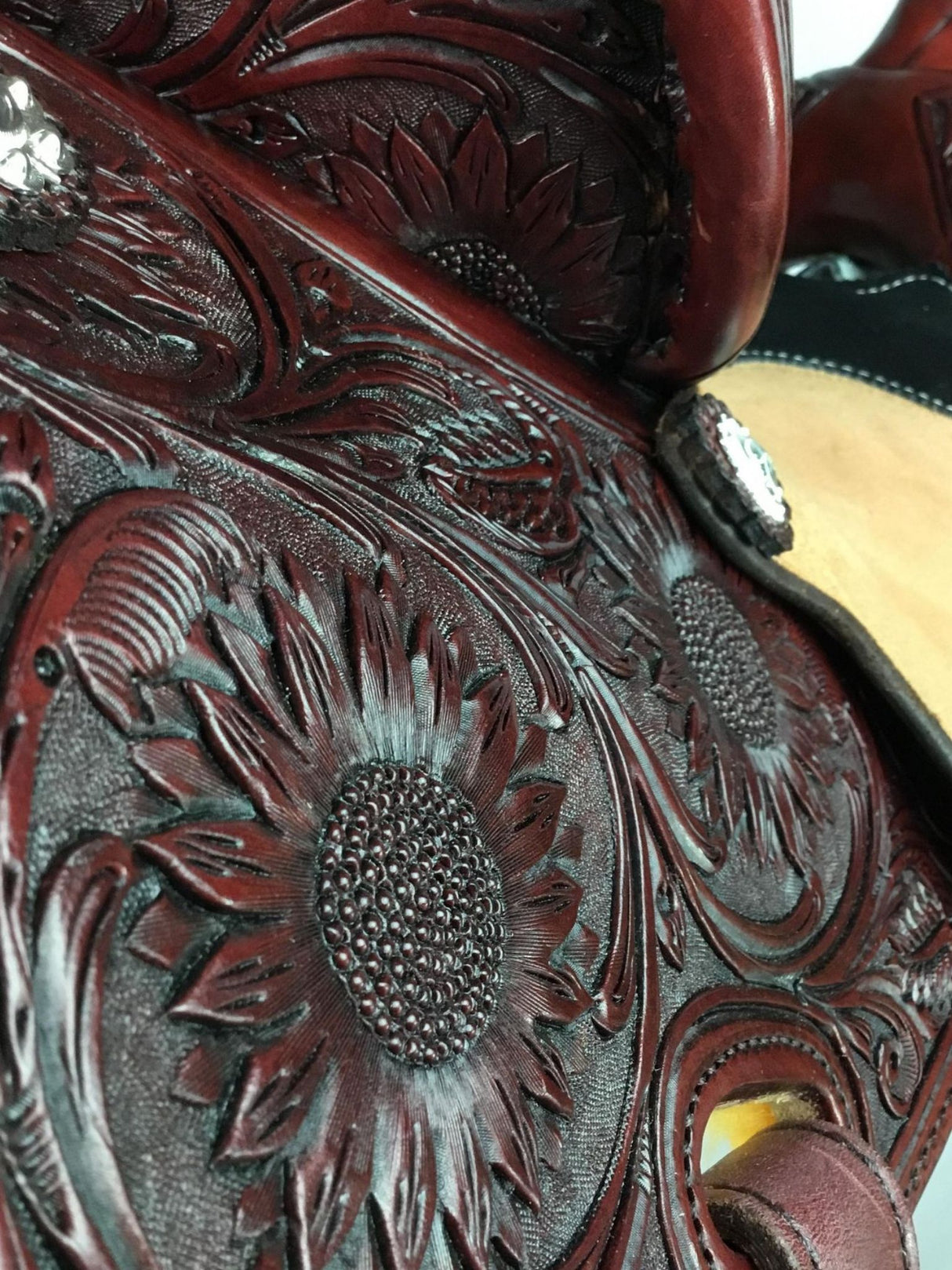 15.5" Sunflower Barrel Saddle